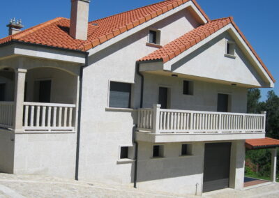 Casa con balcones